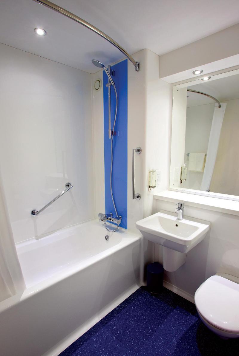 Travelodge London Greenwich High Road Bagian luar foto